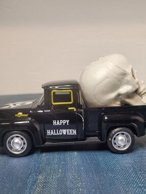 Halloween Truck with Skull For Decor